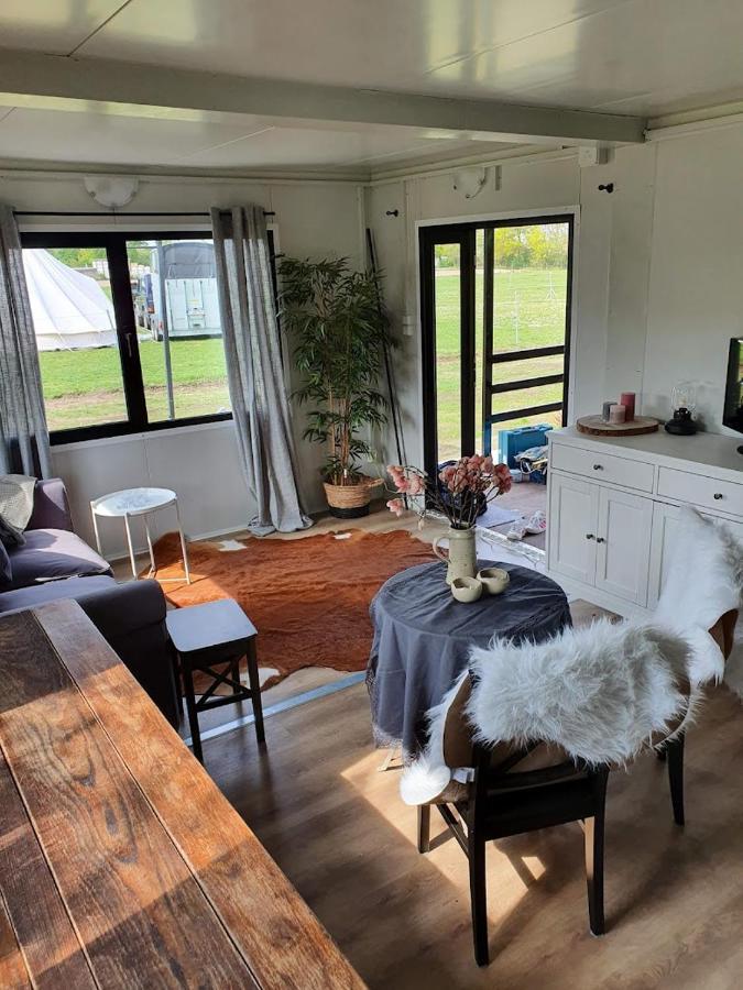 Houten Huisje Tussen Paarden Nieuwerkerken Exteriör bild