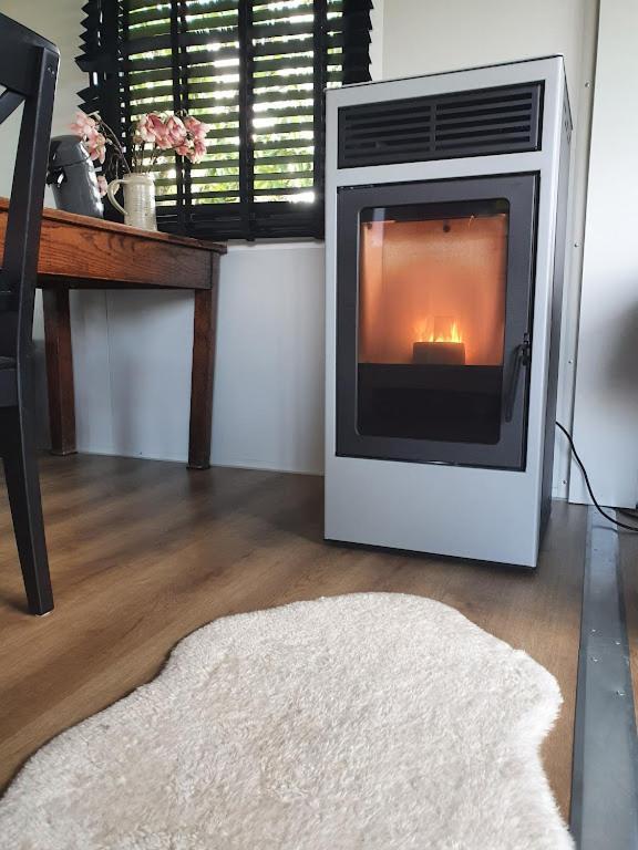 Houten Huisje Tussen Paarden Nieuwerkerken Exteriör bild