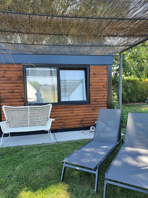 Houten Huisje Tussen Paarden Nieuwerkerken Exteriör bild