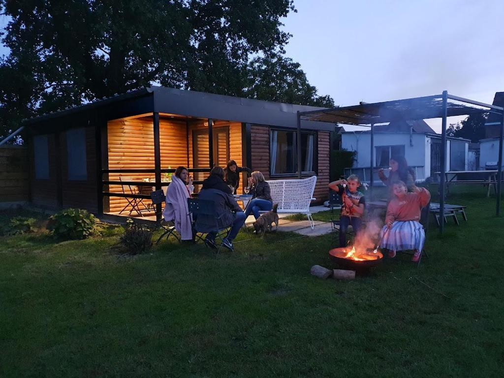 Houten Huisje Tussen Paarden Nieuwerkerken Exteriör bild