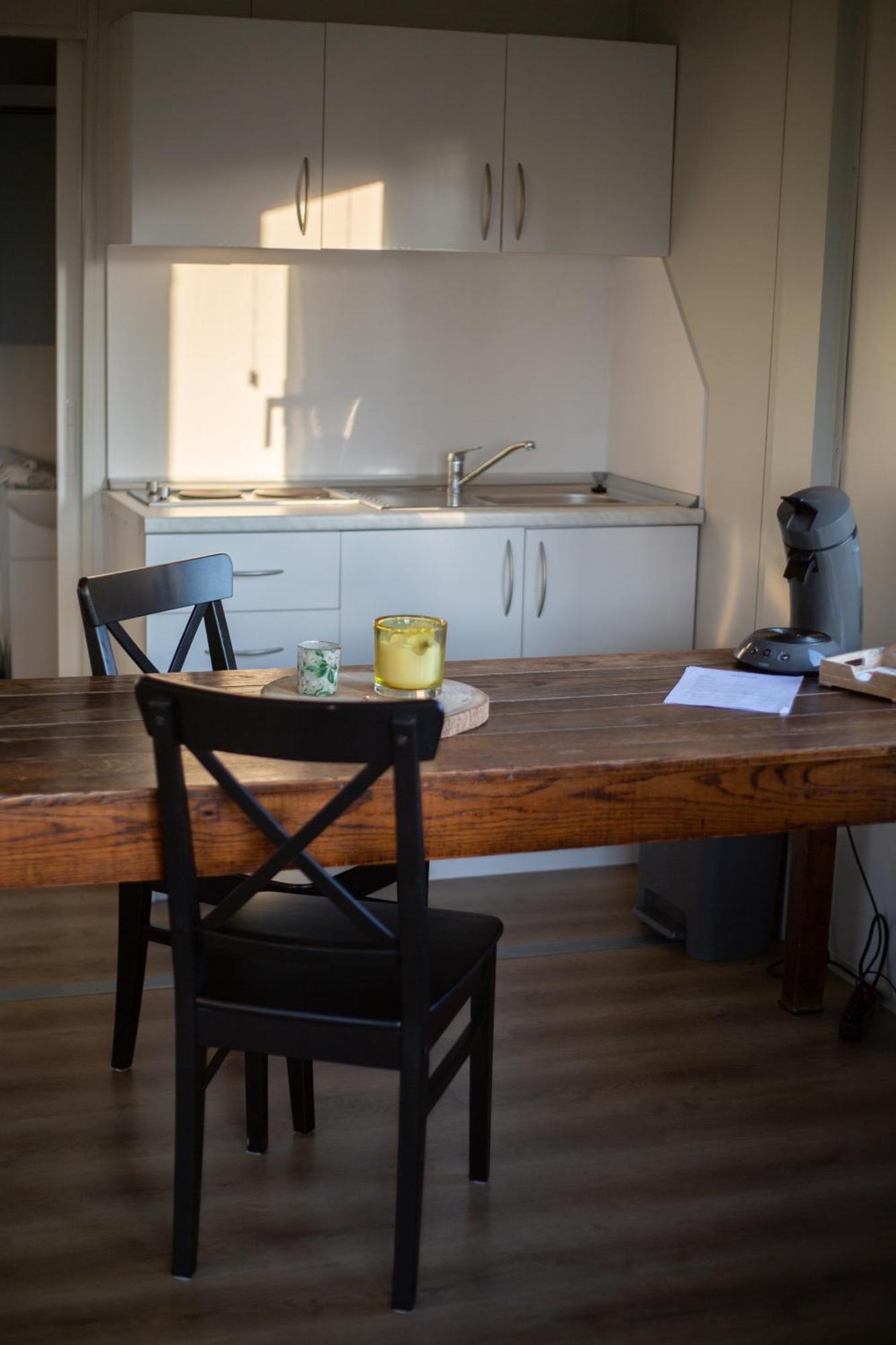 Houten Huisje Tussen Paarden Nieuwerkerken Exteriör bild