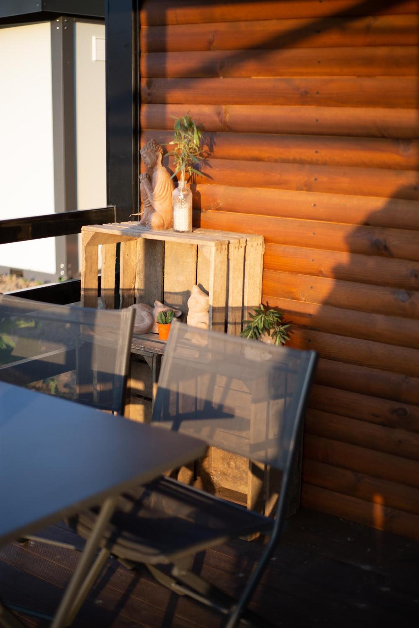 Houten Huisje Tussen Paarden Nieuwerkerken Exteriör bild